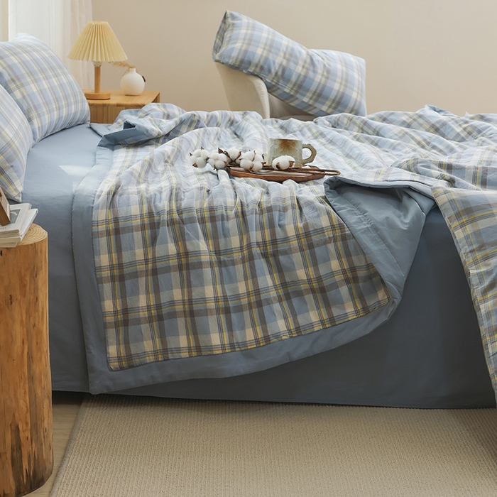 91家纺网 家纺一手货源 找家纺 柠萌家居 2026新款全棉色织水洗棉棉花夏被四件套里外全棉空调被 夏凉被被子被芯 简兮蓝