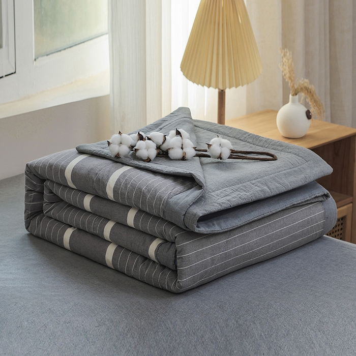 91家纺网 家纺一手货源 找家纺 柠萌家居 2026新款全棉色织水洗棉棉花夏被四件套里外全棉空调被 夏凉被被子被芯 宽双线冷灰