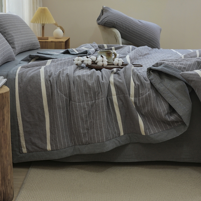 91家纺网 家纺一手货源 找家纺 柠萌家居 2026新款全棉色织水洗棉棉花夏被四件套里外全棉空调被 夏凉被被子被芯 宽双线冷灰