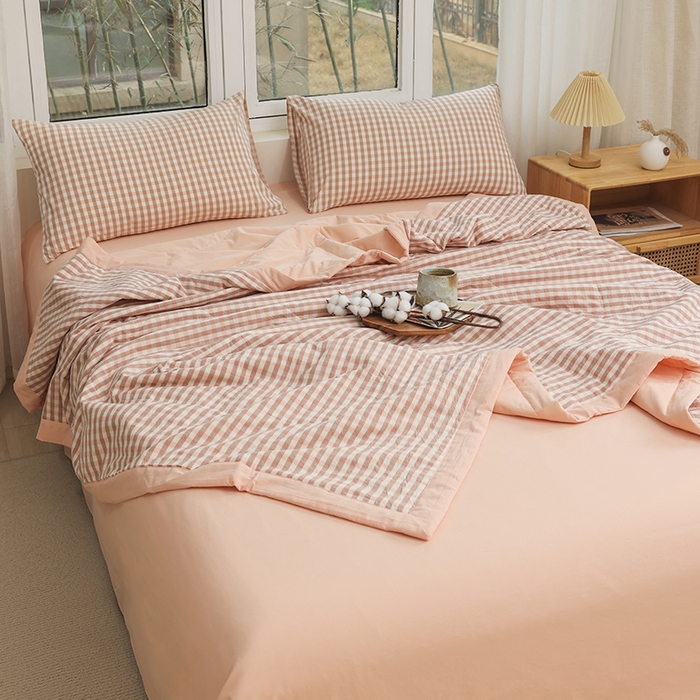 91家纺网 家纺一手货源 找家纺 柠萌家居 2026新款全棉色织水洗棉棉花夏被四件套里外全棉空调被 夏凉被被子被芯 蜜粉小格