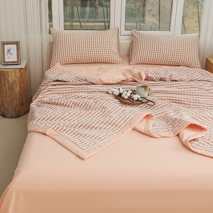 91家纺网 家纺一手货源 找家纺 柠萌家居 2026新款全棉色织水洗棉棉花夏被四件套里外全棉空调被 夏凉被被子被芯 蜜粉小格