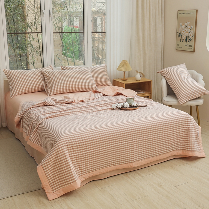 91家纺网 家纺一手货源 找家纺 柠萌家居 2026新款全棉色织水洗棉棉花夏被四件套里外全棉空调被 夏凉被被子被芯 蜜粉小格