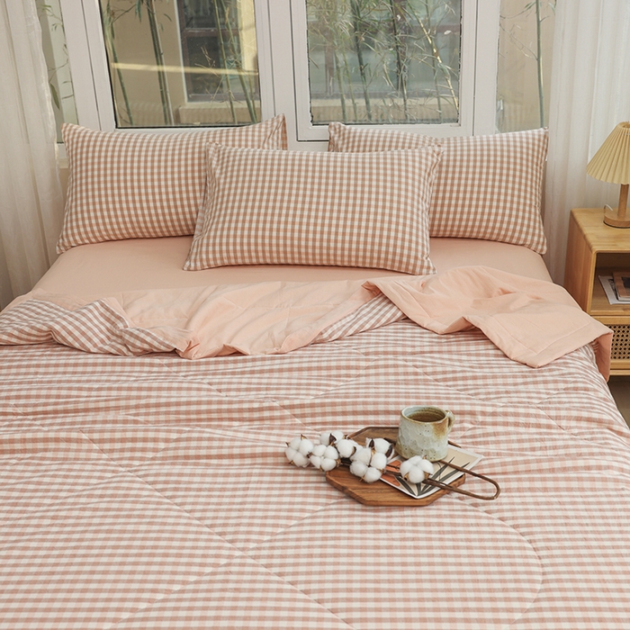 91家纺网 家纺一手货源 找家纺 柠萌家居 2026新款全棉色织水洗棉棉花夏被四件套里外全棉空调被 夏凉被被子被芯 蜜粉小格