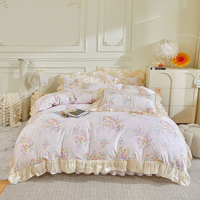 91家纺网 家纺一手货源 找家纺 宜凡家纺 2026新款全棉印花法式夹棉床裙四件套 春日微光