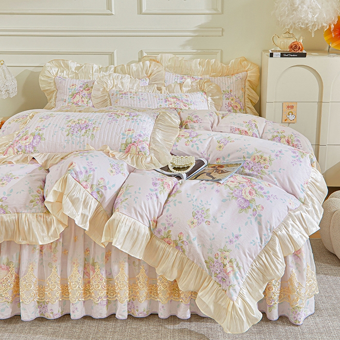 91家纺网 家纺一手货源 找家纺 宜凡家纺 2026新款全棉印花法式夹棉床裙四件套 春日微光