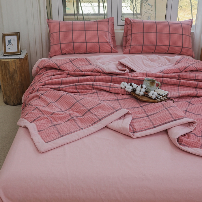 91家纺网 家纺一手货源 找家纺 柠萌家居 2026新款全棉色织水洗棉棉花夏被四件套里外全棉空调被 夏凉被被子被芯 瓦尔粉