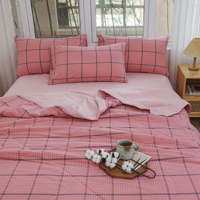 91家纺网 家纺一手货源 找家纺 柠萌家居 2026新款全棉色织水洗棉棉花夏被四件套里外全棉空调被 夏凉被被子被芯 瓦尔粉