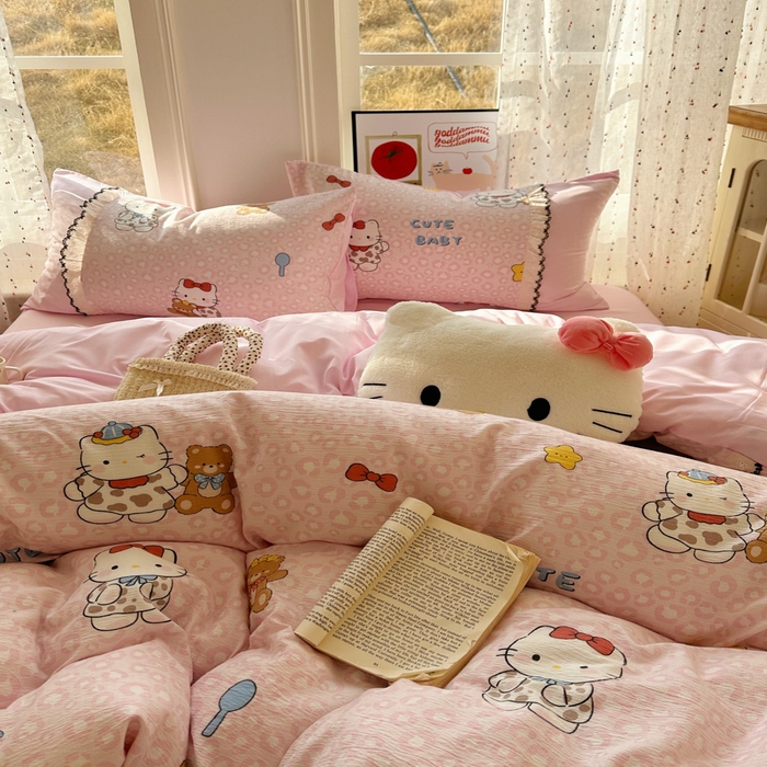 91家纺网 家纺一手货源 找家纺 贝凯瑞 2026新款小花边水洗棉绣花ins小清新床单床裙床笠四件套 哈喽猫咪