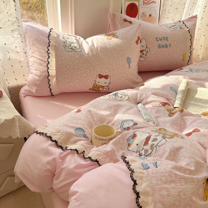 91家纺网 家纺一手货源 找家纺 贝凯瑞 2026新款小花边水洗棉绣花ins小清新床单床裙床笠四件套 哈喽猫咪