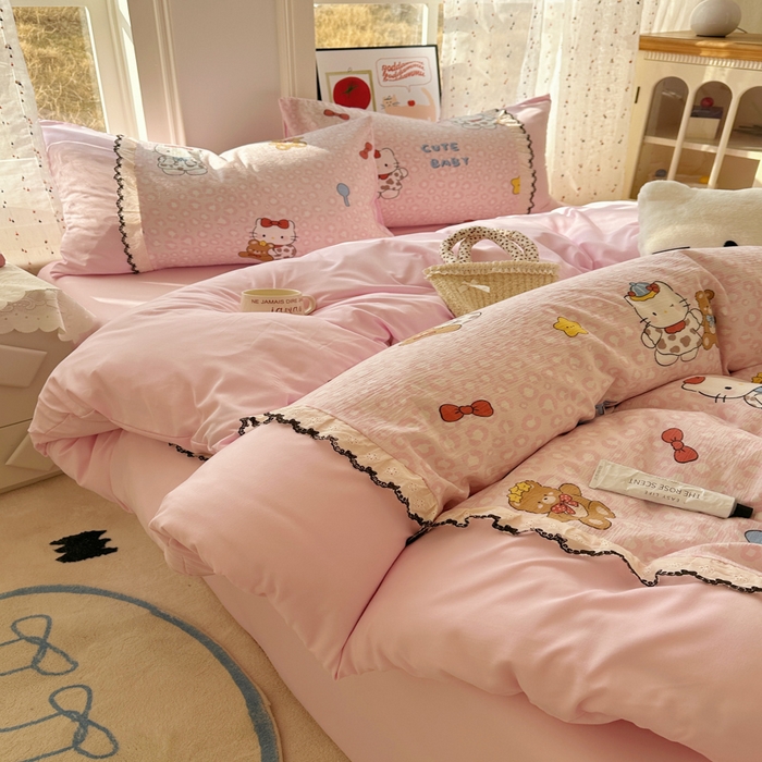 91家纺网 家纺一手货源 找家纺 贝凯瑞 2026新款小花边水洗棉绣花ins小清新床单床裙床笠四件套 哈喽猫咪