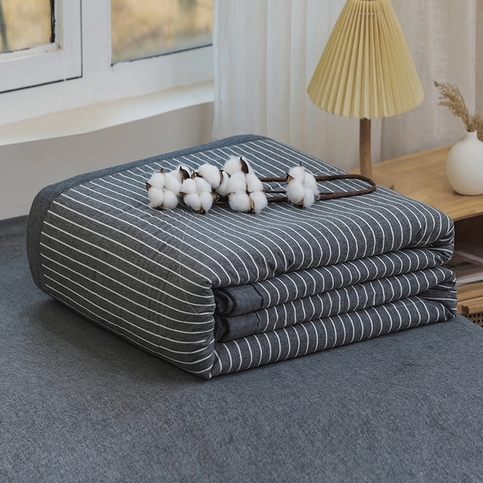 91家纺网 家纺一手货源 找家纺 柠萌家居 2026新款全棉色织水洗棉棉花夏被四件套里外全棉空调被 夏凉被被子被芯 中条纹深灰