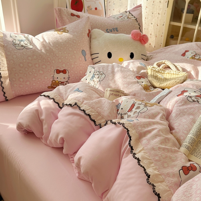 91家纺网 家纺一手货源 找家纺 贝凯瑞 2026新款小花边水洗棉绣花ins小清新床单床裙床笠四件套 哈喽猫咪