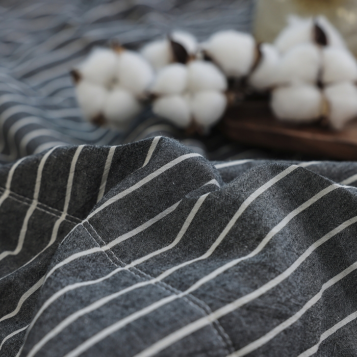 91家纺网 家纺一手货源 找家纺 柠萌家居 2026新款全棉色织水洗棉棉花夏被四件套里外全棉空调被 夏凉被被子被芯 中条纹深灰