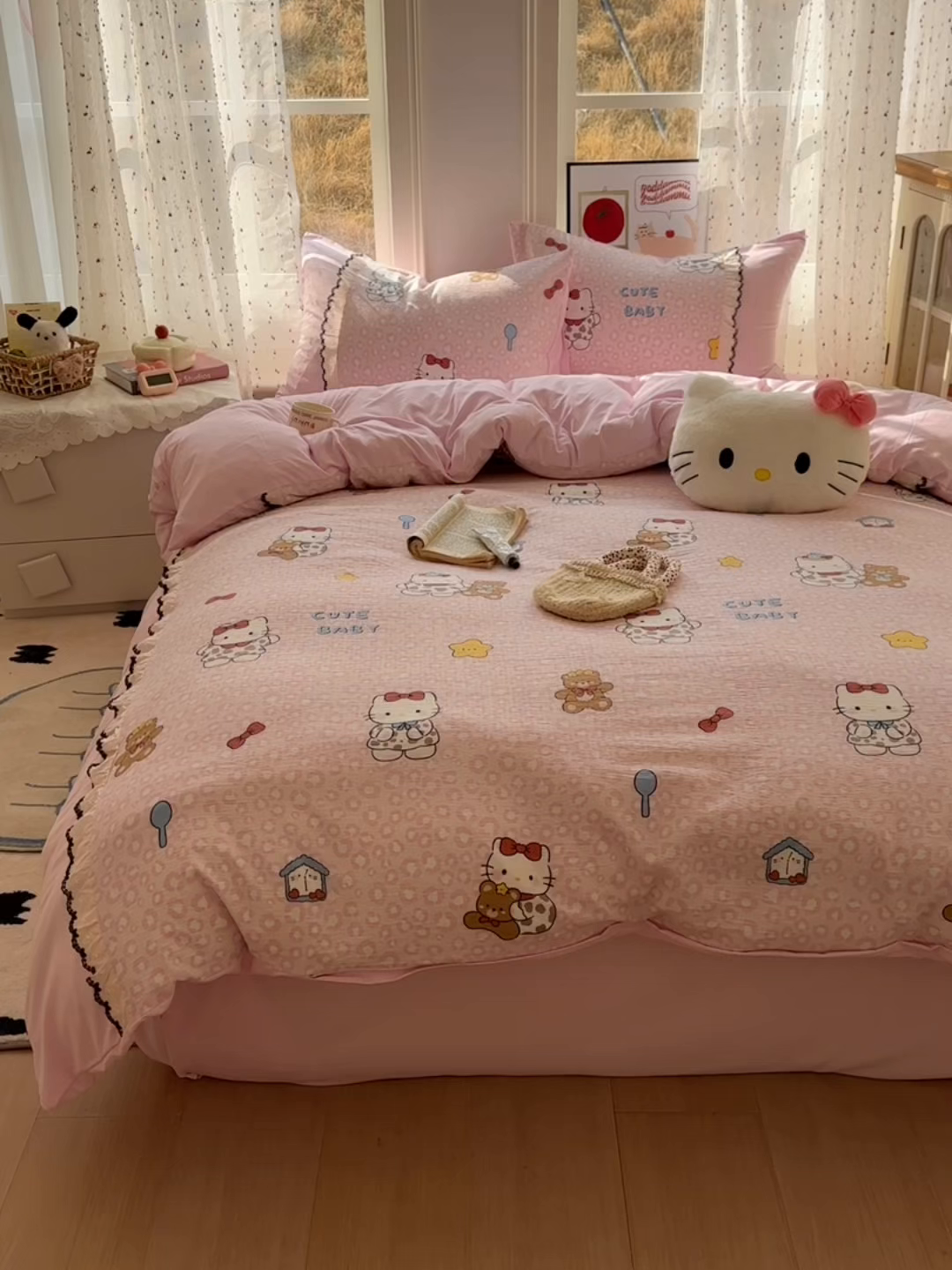 91家纺网 家纺一手货源 找家纺 贝凯瑞 2026新款小花边水洗棉绣花ins小清新床单床裙床笠四件套 哈喽猫咪