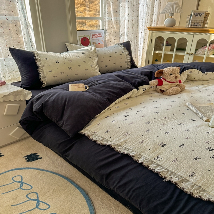 91家纺网 家纺一手货源 找家纺 贝凯瑞 2026新款小花边水洗棉绣花ins小清新床单床裙床笠四件套 黑樱梦境