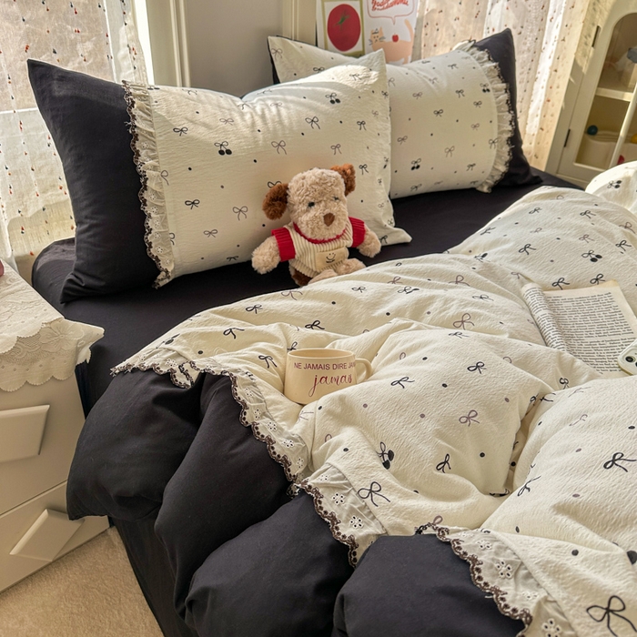 91家纺网 家纺一手货源 找家纺 贝凯瑞 2026新款小花边水洗棉绣花ins小清新床单床裙床笠四件套 黑樱梦境