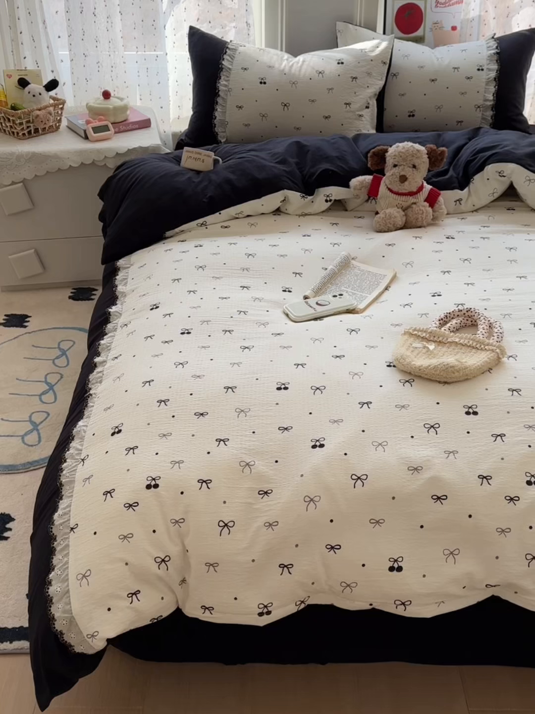 91家纺网 家纺一手货源 找家纺 贝凯瑞 2026新款小花边水洗棉绣花ins小清新床单床裙床笠四件套 黑樱梦境