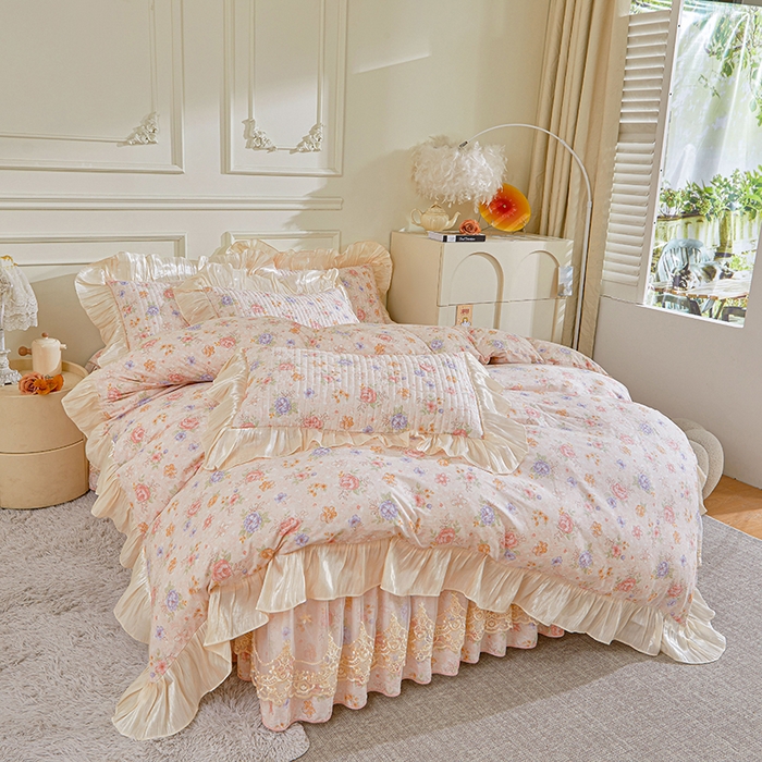 91家纺网 家纺一手货源 找家纺 宜凡家纺 2026新款全棉印花法式夹棉床裙四件套 寻觅花季