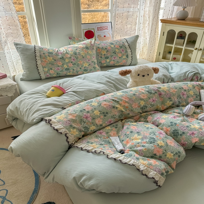 91家纺网 家纺一手货源 找家纺 贝凯瑞 2026新款小花边水洗棉绣花ins小清新床单床裙床笠四件套 浅若花落