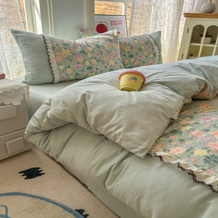 91家纺网 家纺一手货源 找家纺 贝凯瑞 2026新款小花边水洗棉绣花ins小清新床单床裙床笠四件套 浅若花落