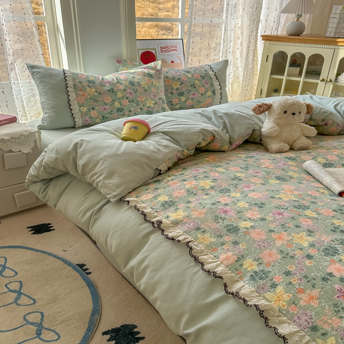 91家纺网 家纺一手货源 找家纺 贝凯瑞 2026新款小花边水洗棉绣花ins小清新床单床裙床笠四件套 浅若花落