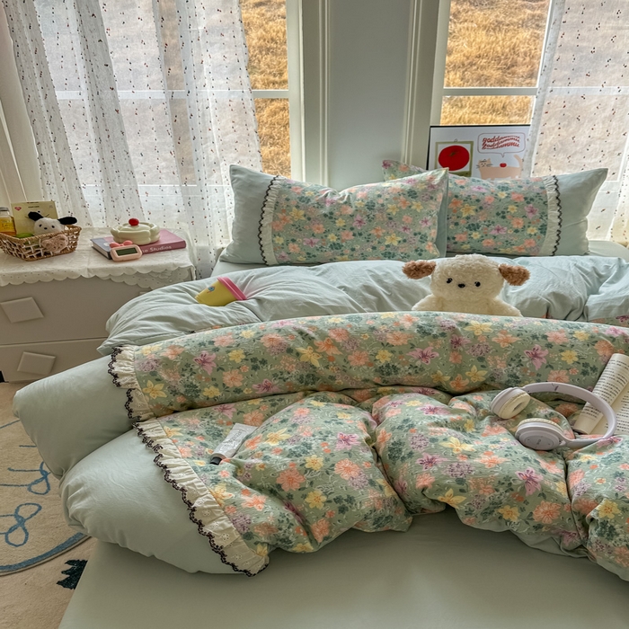 91家纺网 家纺一手货源 找家纺 贝凯瑞 2026新款小花边水洗棉绣花ins小清新床单床裙床笠四件套 浅若花落