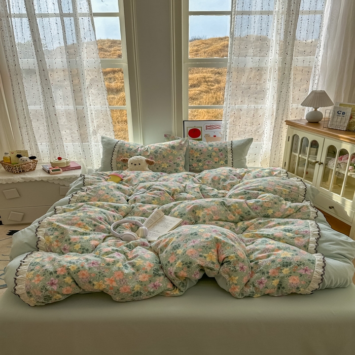 91家纺网 家纺一手货源 找家纺 贝凯瑞 2026新款小花边水洗棉绣花ins小清新床单床裙床笠四件套 浅若花落