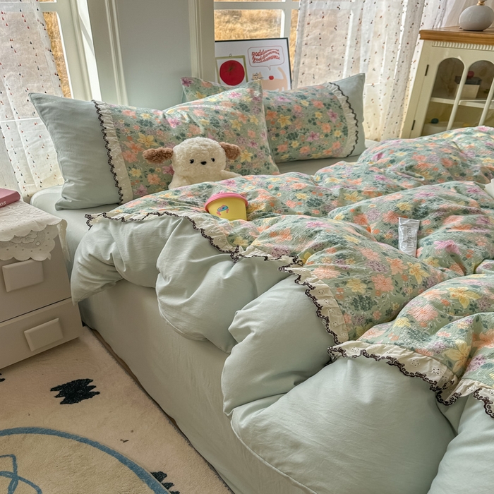 91家纺网 家纺一手货源 找家纺 贝凯瑞 2026新款小花边水洗棉绣花ins小清新床单床裙床笠四件套 浅若花落