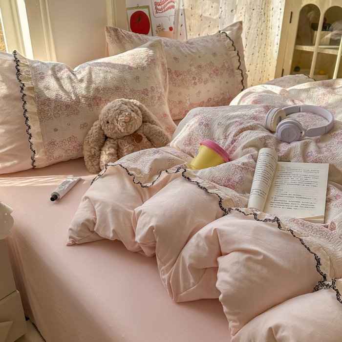 91家纺网 家纺一手货源 找家纺 贝凯瑞 2026新款小花边水洗棉绣花ins小清新床单床裙床笠四件套 西西莉亚