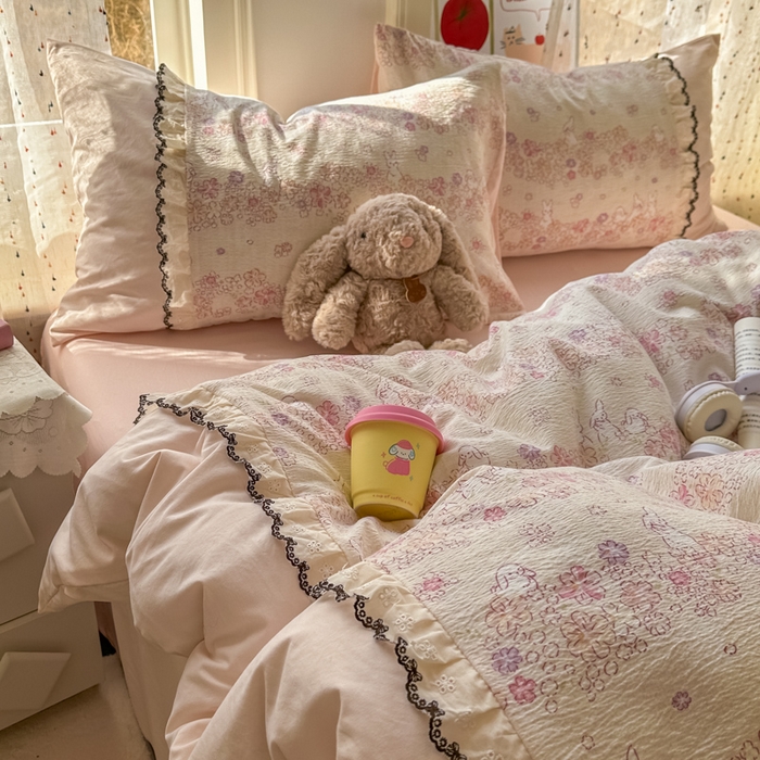 91家纺网 家纺一手货源 找家纺 贝凯瑞 2026新款小花边水洗棉绣花ins小清新床单床裙床笠四件套 西西莉亚