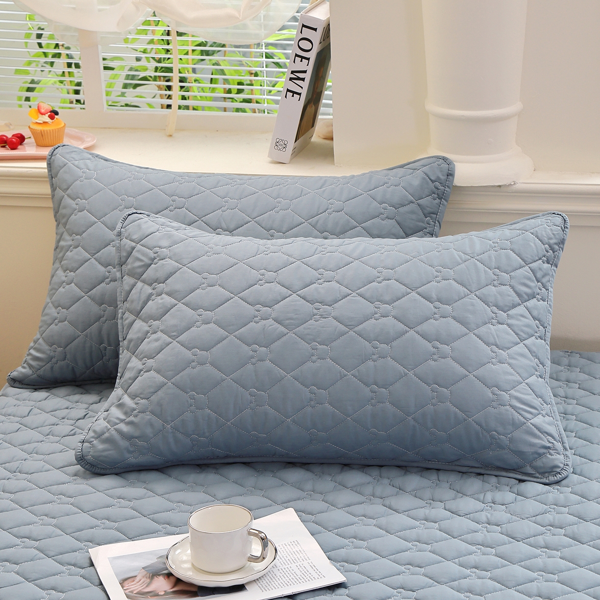 91家纺网 家纺一手货源 找家纺 彩亿家纺 2026新款亲肤柔软13372纯棉床笠三件套床垫保护套-小熊 小熊-蓝灰