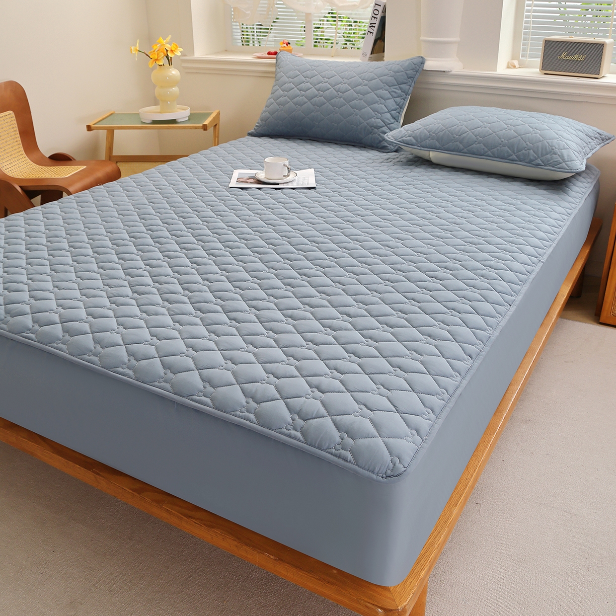 91家纺网 家纺一手货源 找家纺 彩亿家纺 2026新款亲肤柔软13372纯棉床笠三件套床垫保护套-小熊 小熊-蓝灰