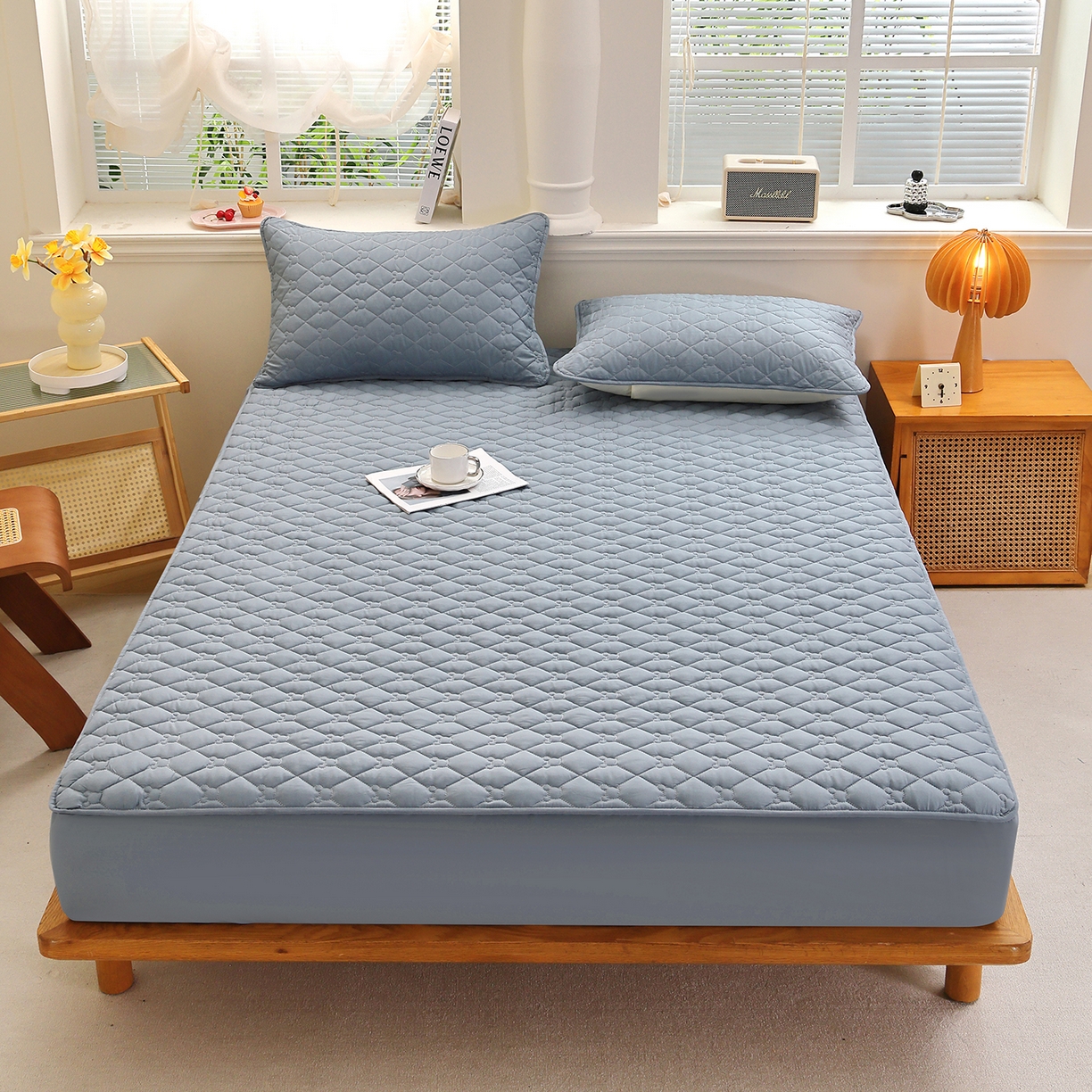 91家纺网 家纺一手货源 找家纺 彩亿家纺 2026新款亲肤柔软13372纯棉床笠三件套床垫保护套-小熊 小熊-蓝灰