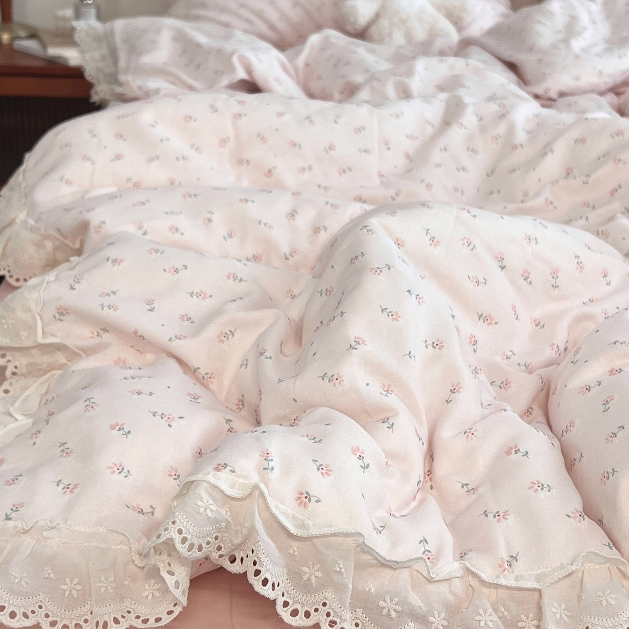 91家纺网 家纺一手货源 找家纺 （总）荣轩家居 2026新款韩式浪漫花边工艺款全棉纯棉双层纱四件套（铺床版）