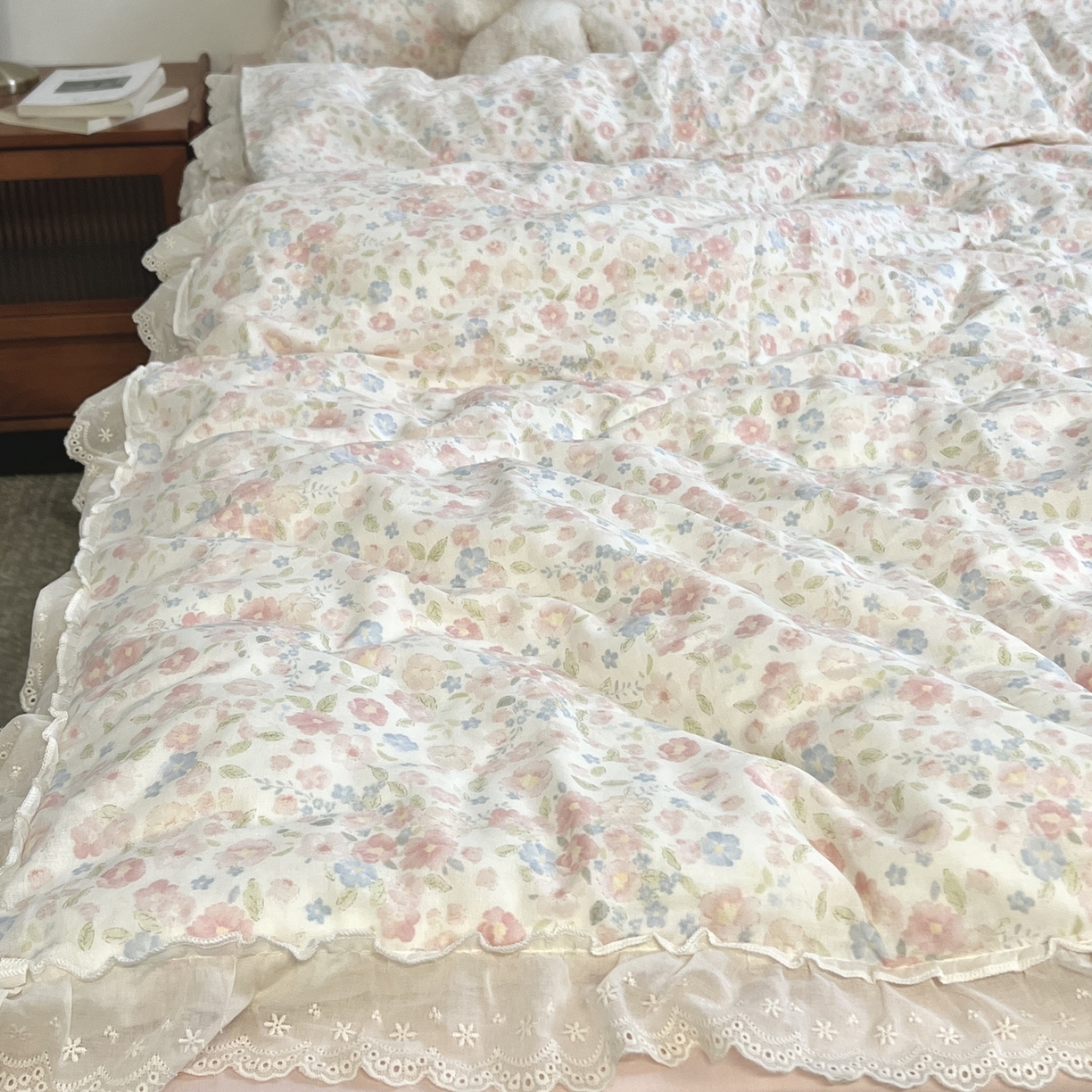 91家纺网 家纺一手货源 找家纺 （总）荣轩家居 2026新款韩式浪漫花边工艺款全棉纯棉双层纱四件套（铺床版）