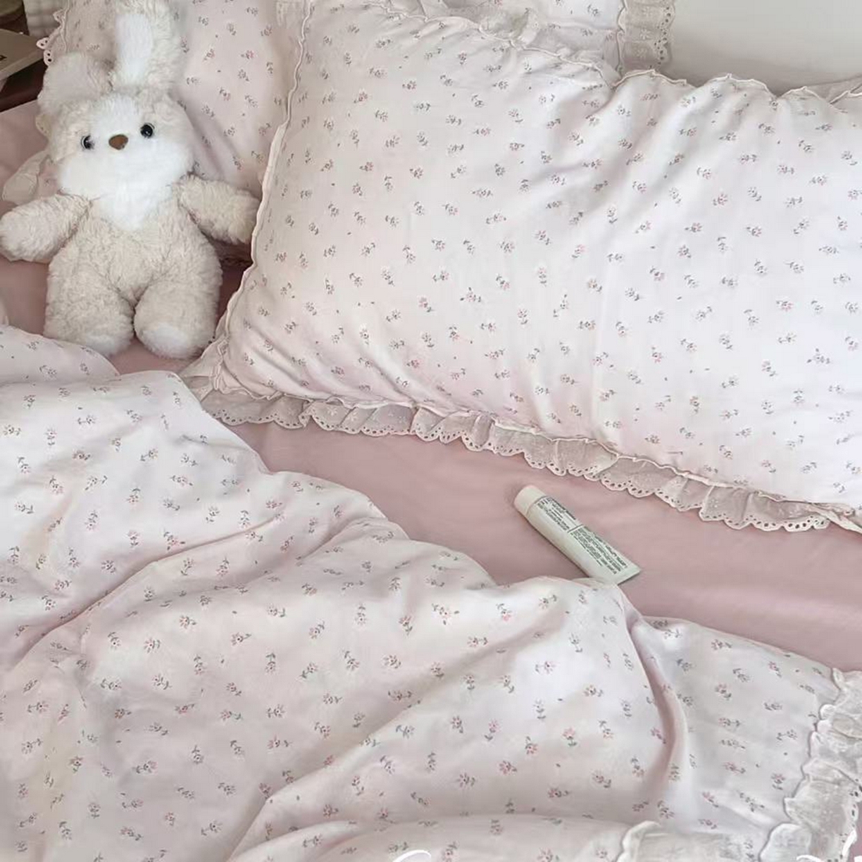 91家纺网 家纺一手货源 找家纺 荣轩家居 2026新款韩式浪漫花边工艺款全棉纯棉双层纱四件套（铺床版） 芳菲粉