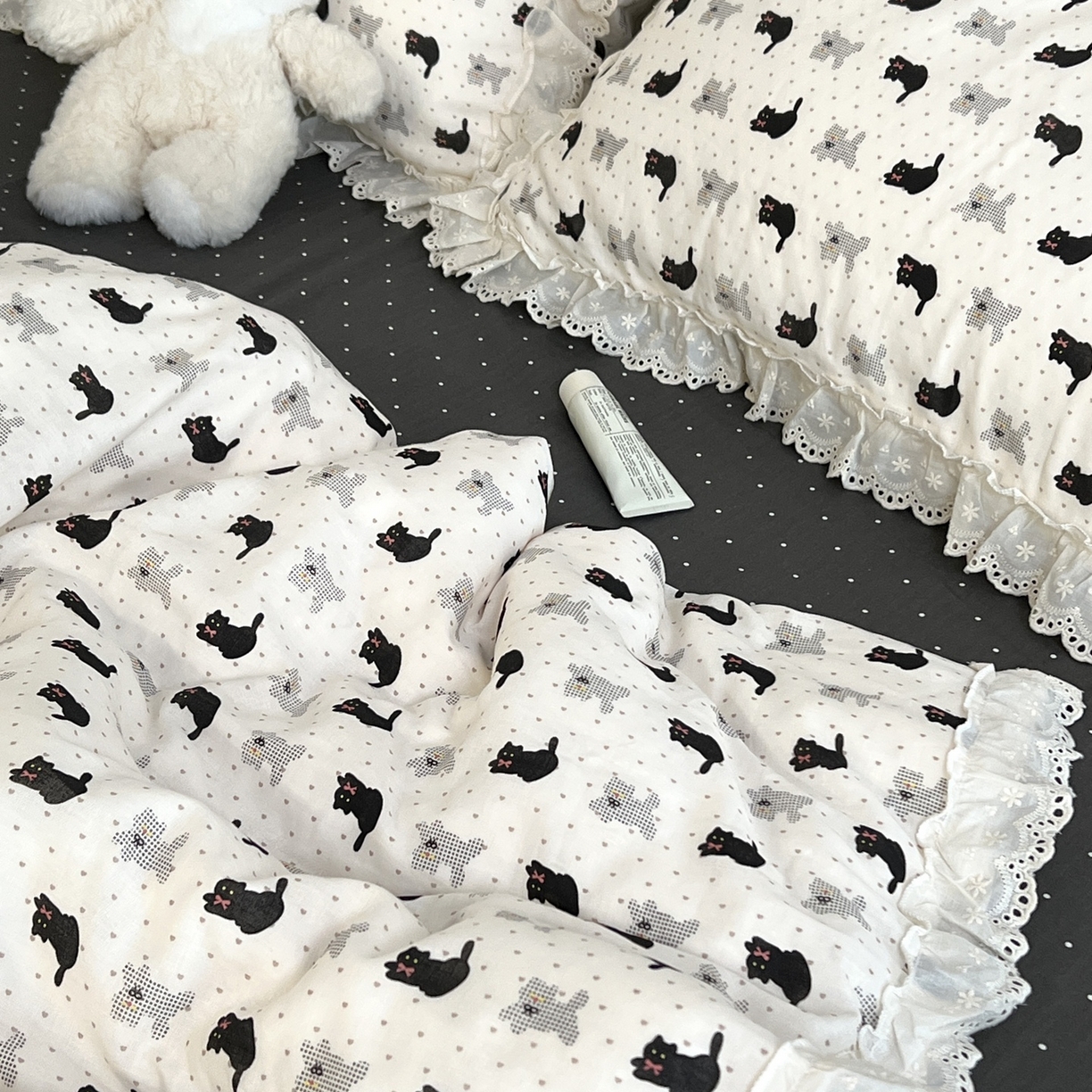 91家纺网 家纺一手货源 找家纺 荣轩家居 2026新款韩式浪漫花边工艺款全棉纯棉双层纱四件套（铺床版） 奥利奥