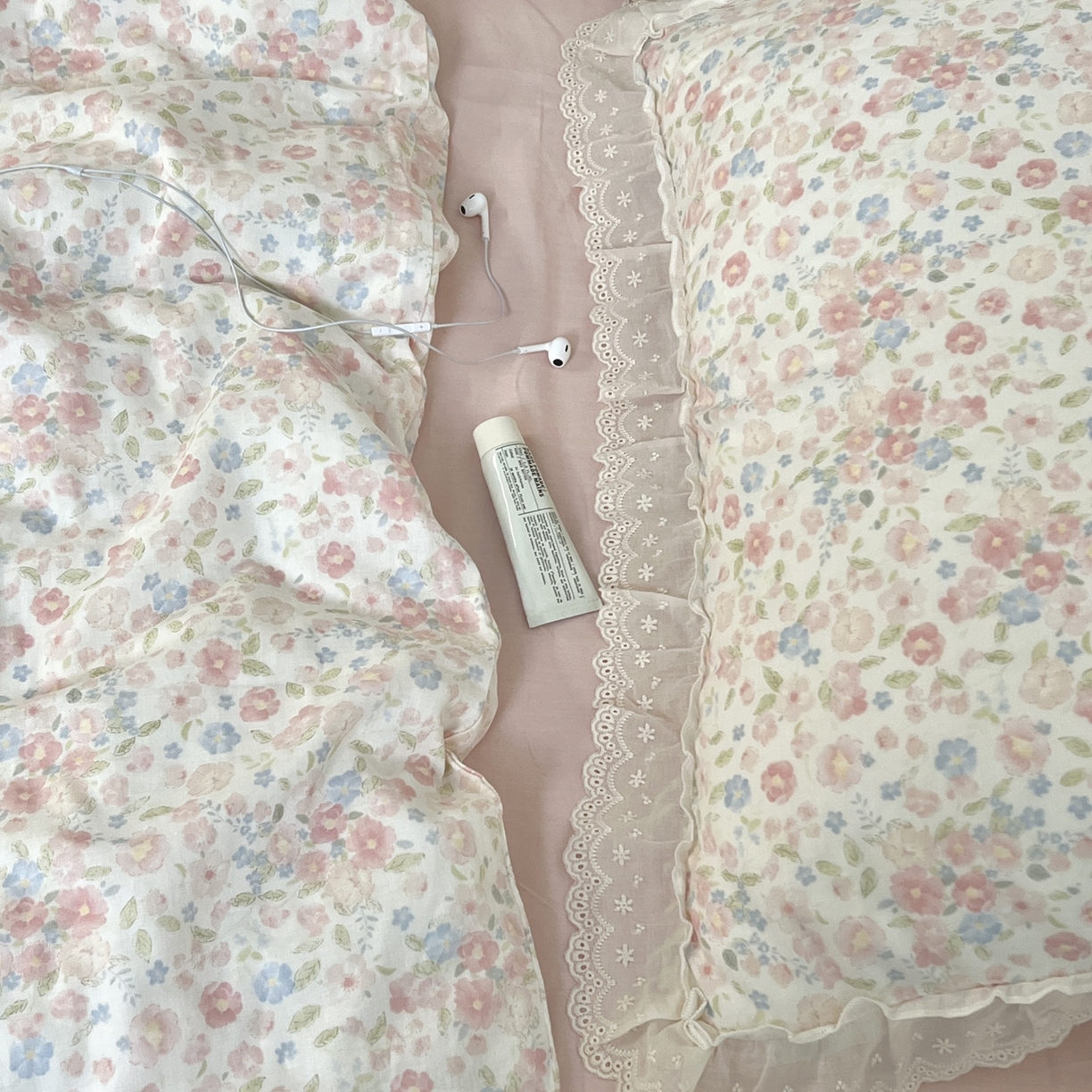 91家纺网 家纺一手货源 找家纺 荣轩家居 2026新款韩式浪漫花边工艺款全棉纯棉双层纱四件套（铺床版） 花喃