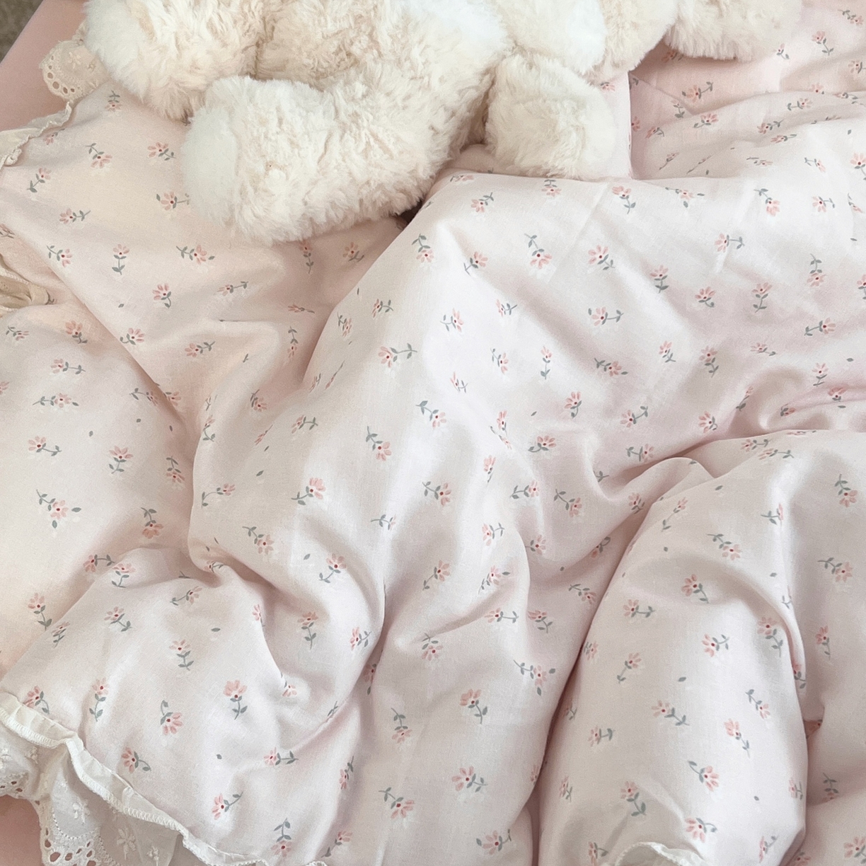 91家纺网 家纺一手货源 找家纺 荣轩家居 2026新款韩式浪漫花边工艺款全棉纯棉双层纱四件套（铺床版） 芳菲粉