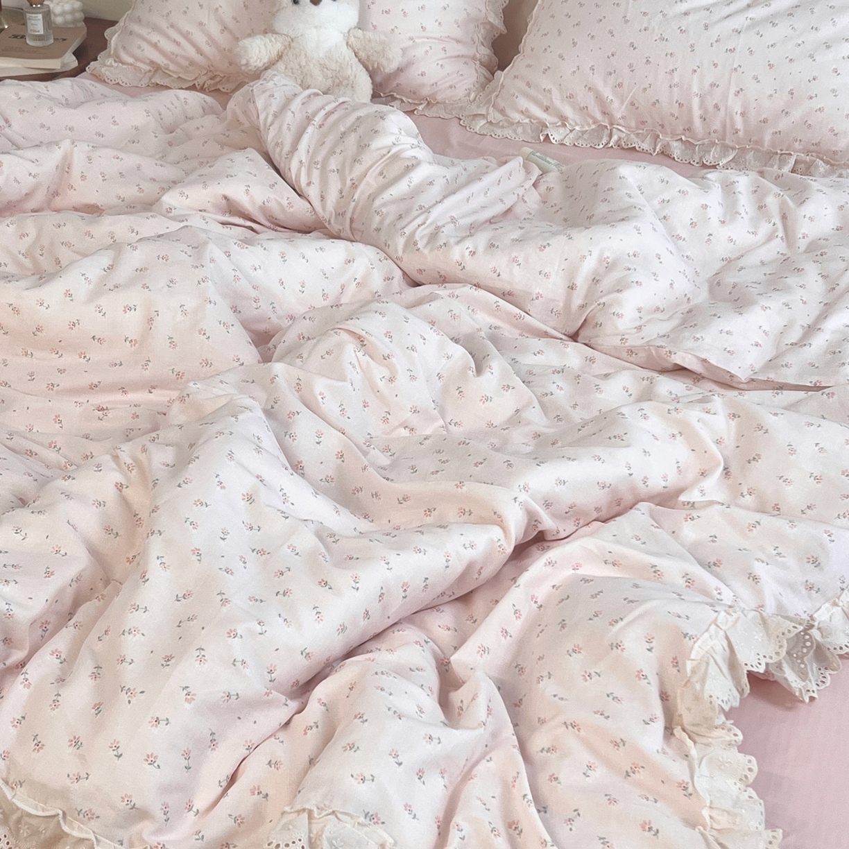91家纺网 家纺一手货源 找家纺 荣轩家居 2026新款韩式浪漫花边工艺款全棉纯棉双层纱四件套（铺床版） 芳菲粉