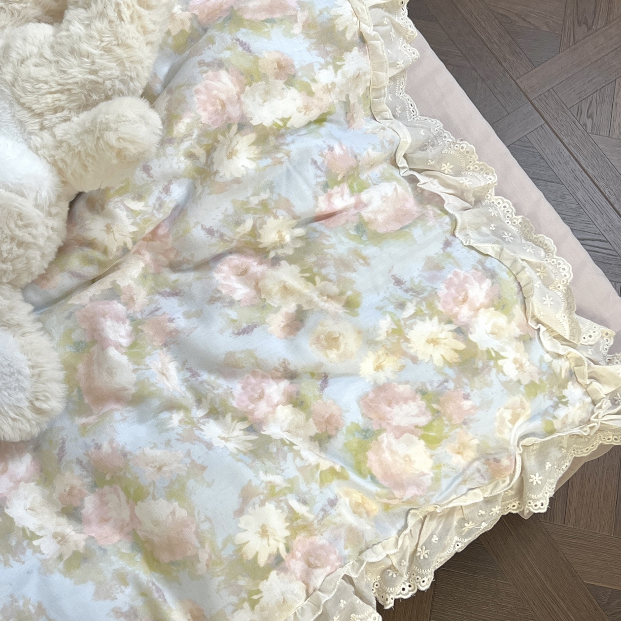 91家纺网 家纺一手货源 找家纺 荣轩家居 2026新款韩式浪漫花边工艺款全棉纯棉双层纱四件套（铺床版） 海棠听风