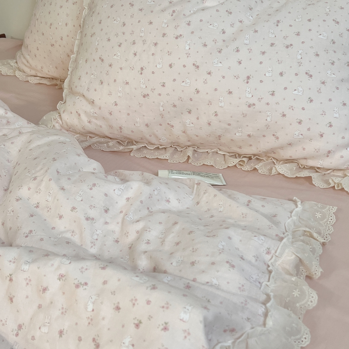 91家纺网 家纺一手货源 找家纺 荣轩家居 2026新款韩式浪漫花边工艺款全棉纯棉双层纱四件套（铺床版） 絮语