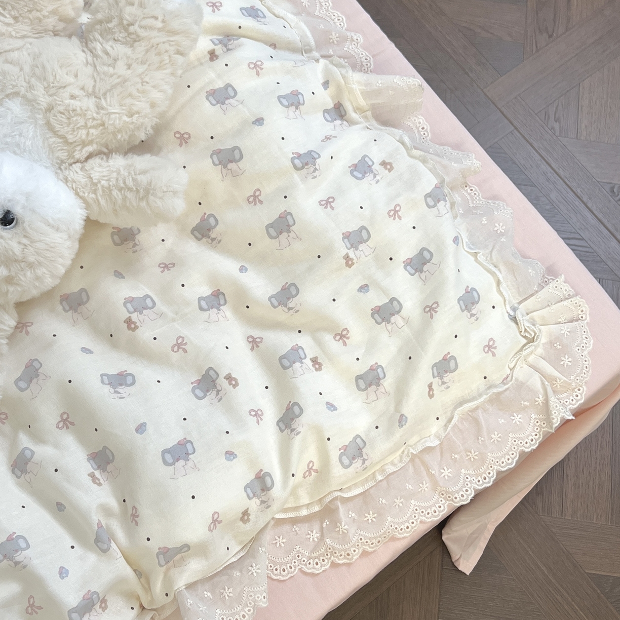 91家纺网 家纺一手货源 找家纺 荣轩家居 2026新款韩式浪漫花边工艺款全棉纯棉双层纱四件套（铺床版） 米宝