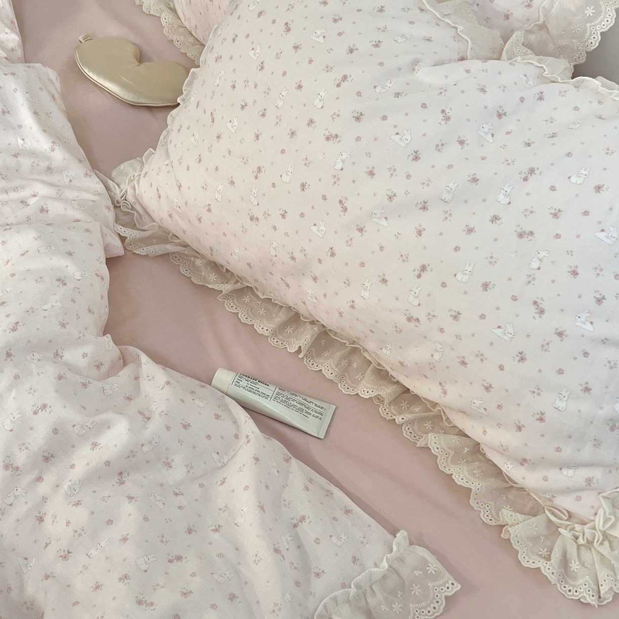 91家纺网 家纺一手货源 找家纺 荣轩家居 2026新款韩式浪漫花边工艺款全棉纯棉双层纱四件套（铺床版） 絮语