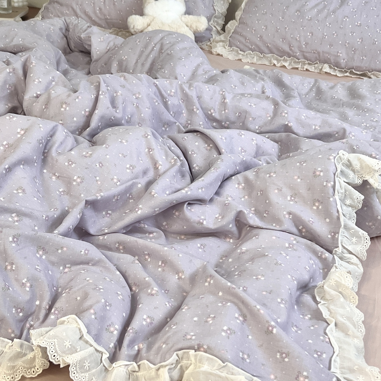 91家纺网 家纺一手货源 找家纺 荣轩家居 2026新款韩式浪漫花边工艺款全棉纯棉双层纱四件套（铺床版） 粉黛