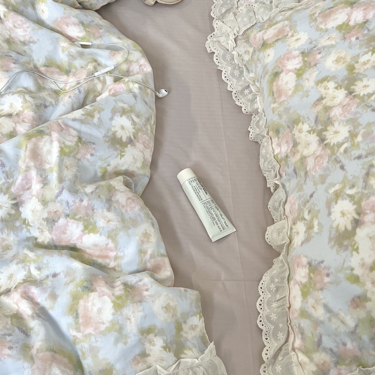 91家纺网 家纺一手货源 找家纺 荣轩家居 2026新款韩式浪漫花边工艺款全棉纯棉双层纱四件套（铺床版） 海棠听风