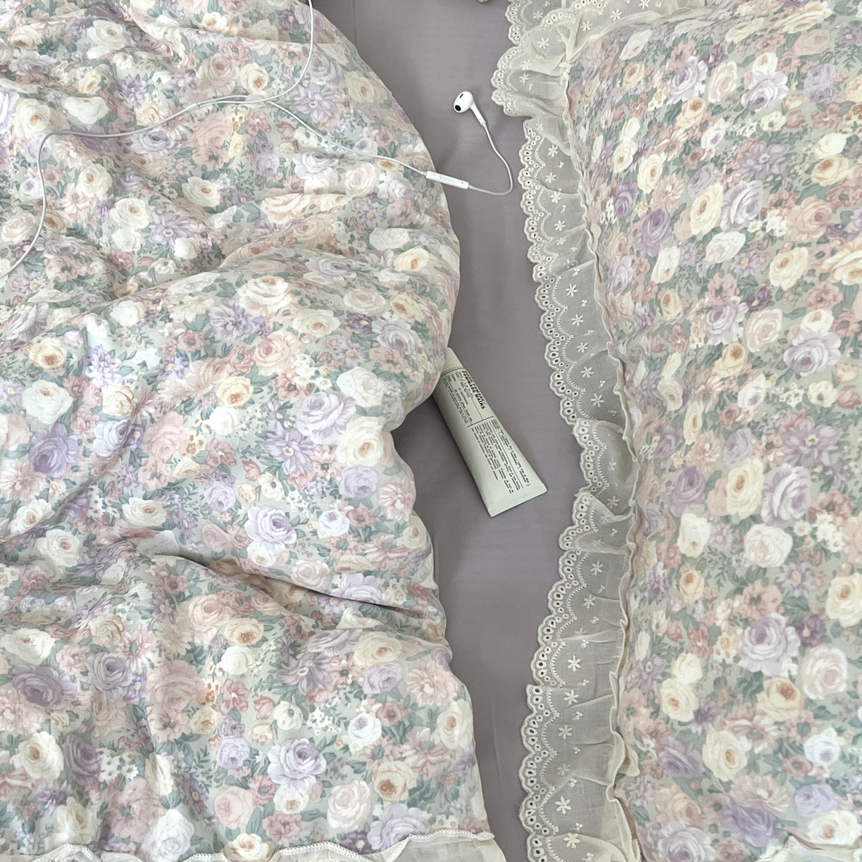 91家纺网 家纺一手货源 找家纺 荣轩家居 2026新款韩式浪漫花边工艺款全棉纯棉双层纱四件套（铺床版） 伴花眠