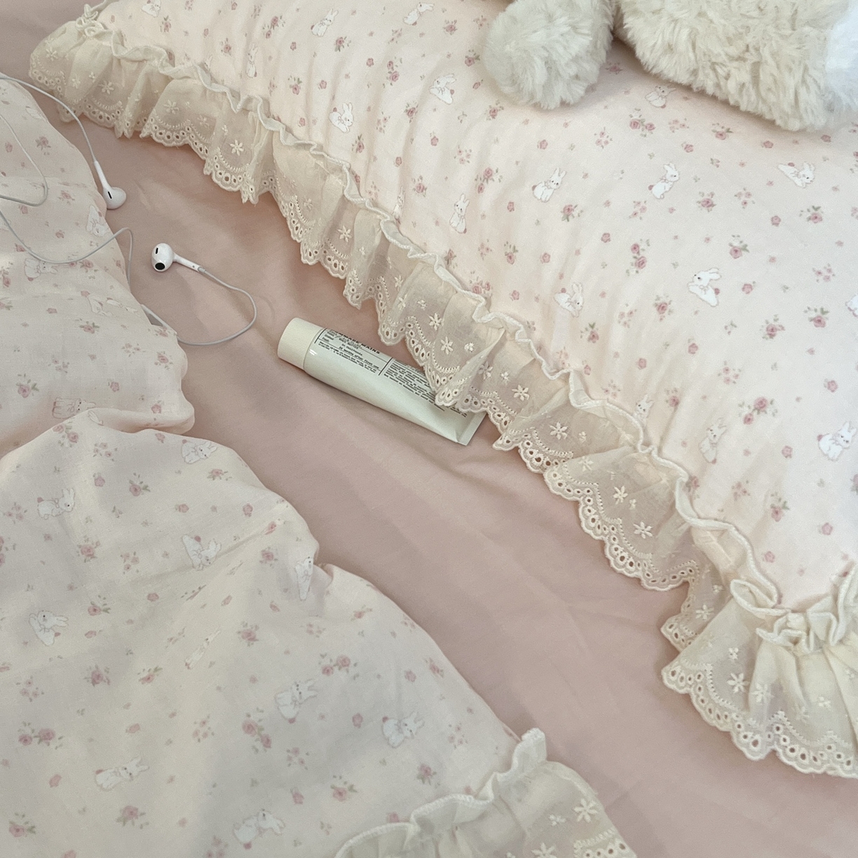 91家纺网 家纺一手货源 找家纺 荣轩家居 2026新款韩式浪漫花边工艺款全棉纯棉双层纱四件套（铺床版） 絮语