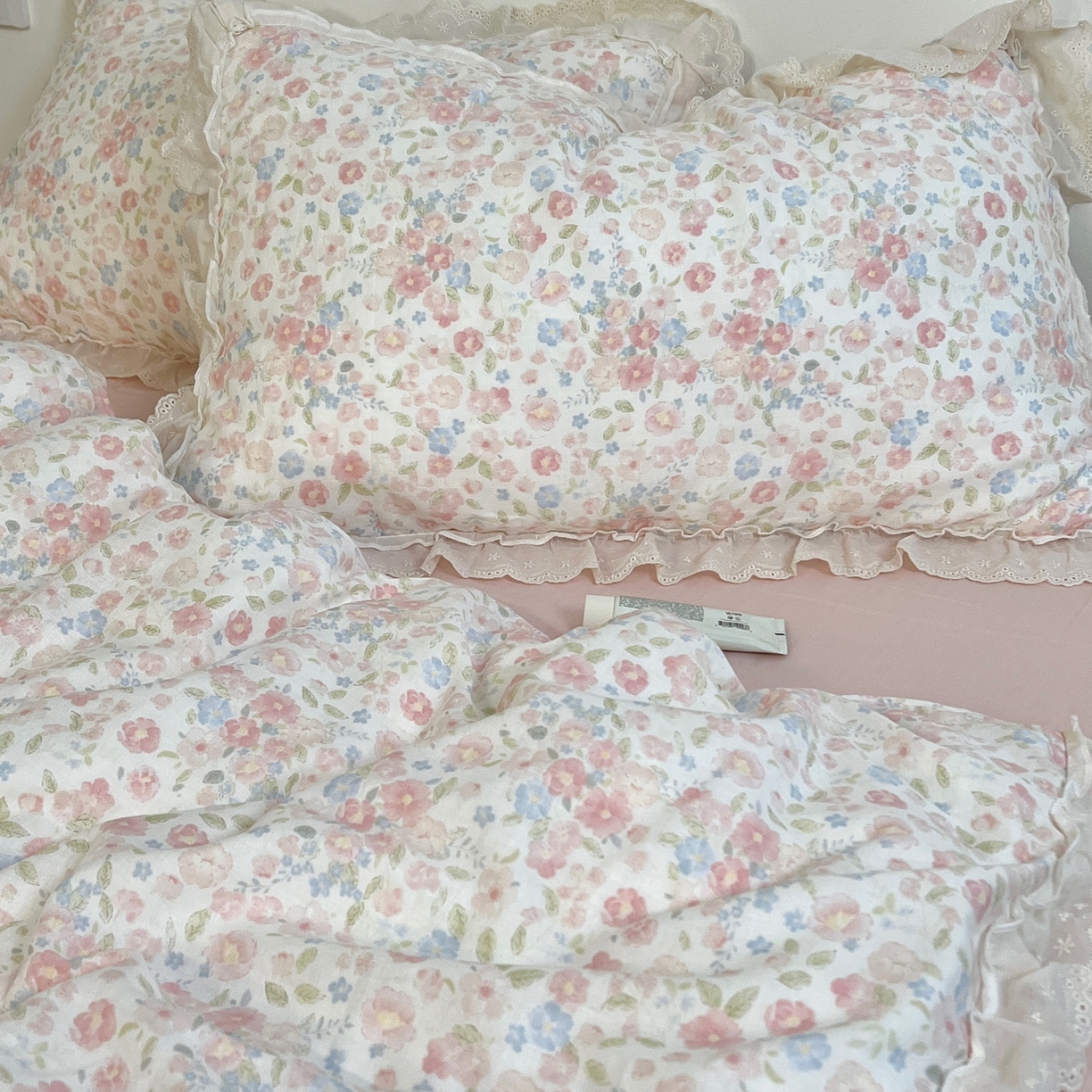 91家纺网 家纺一手货源 找家纺 荣轩家居 2026新款韩式浪漫花边工艺款全棉纯棉双层纱四件套（铺床版） 花喃