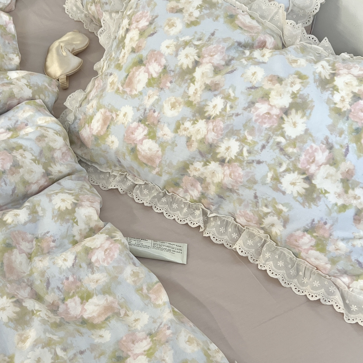 91家纺网 家纺一手货源 找家纺 荣轩家居 2026新款韩式浪漫花边工艺款全棉纯棉双层纱四件套（铺床版） 海棠听风